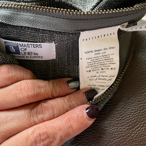 Pottery Barn Set of 2 Ebony Belgian Linen Pillow Covers 24" x 24" - Picture 4 of 5